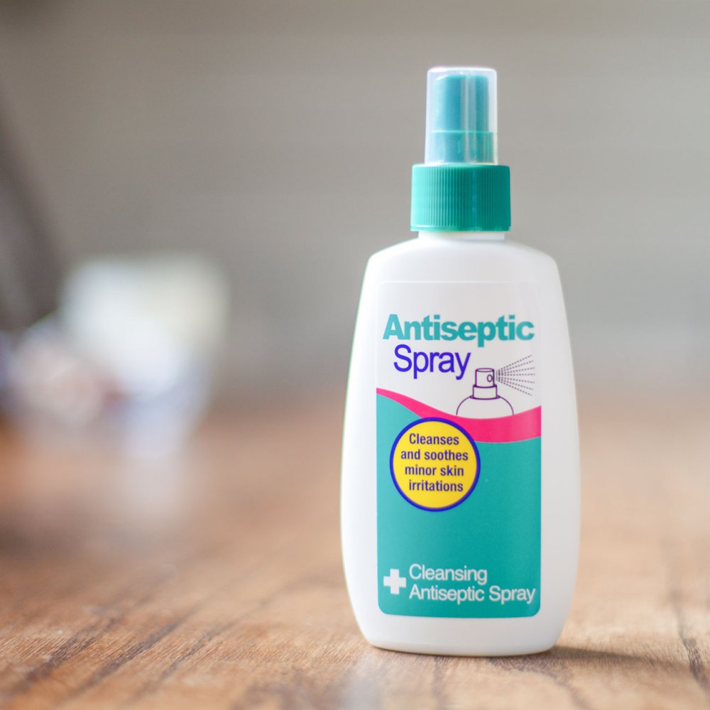 £3.25 Safe & Sound Antiseptic Spray (6)